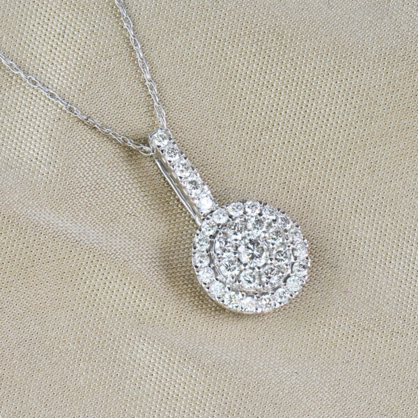white gold and round cut diamond pendant