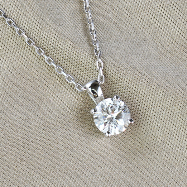 round brilliant cut diamond solitaire pendant